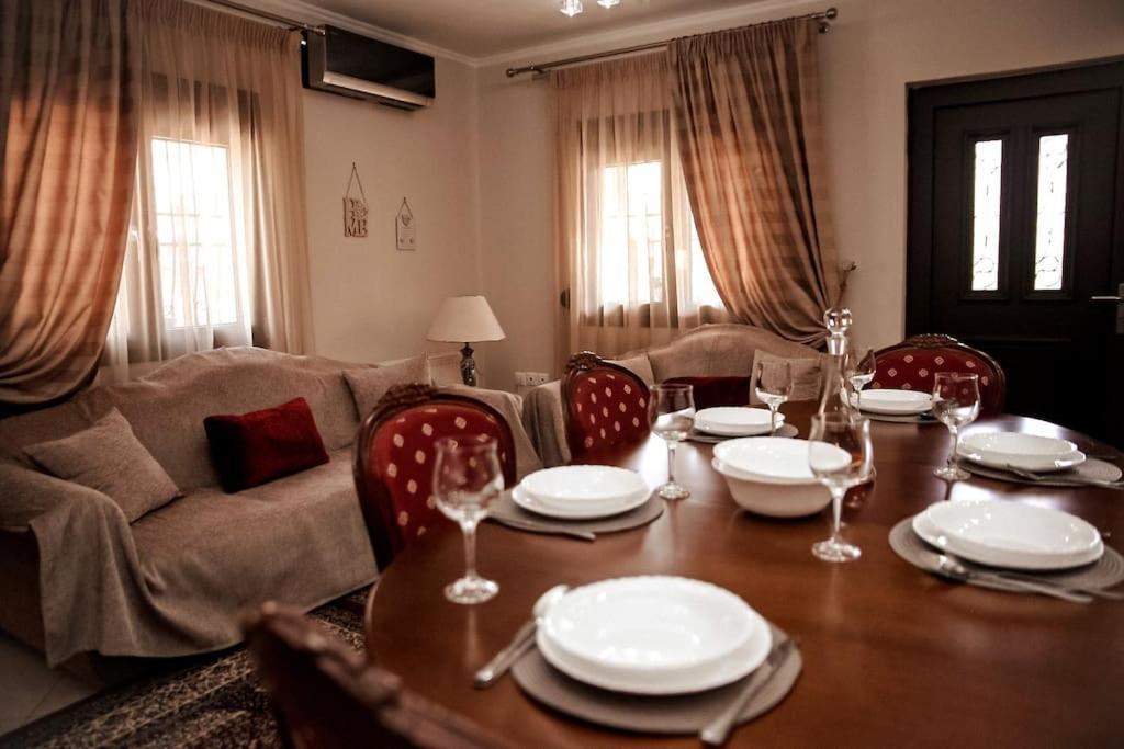 טריקלה A Home Away From Home מראה חיצוני תמונה