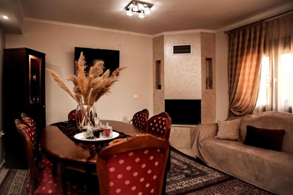 טריקלה A Home Away From Home מראה חיצוני תמונה